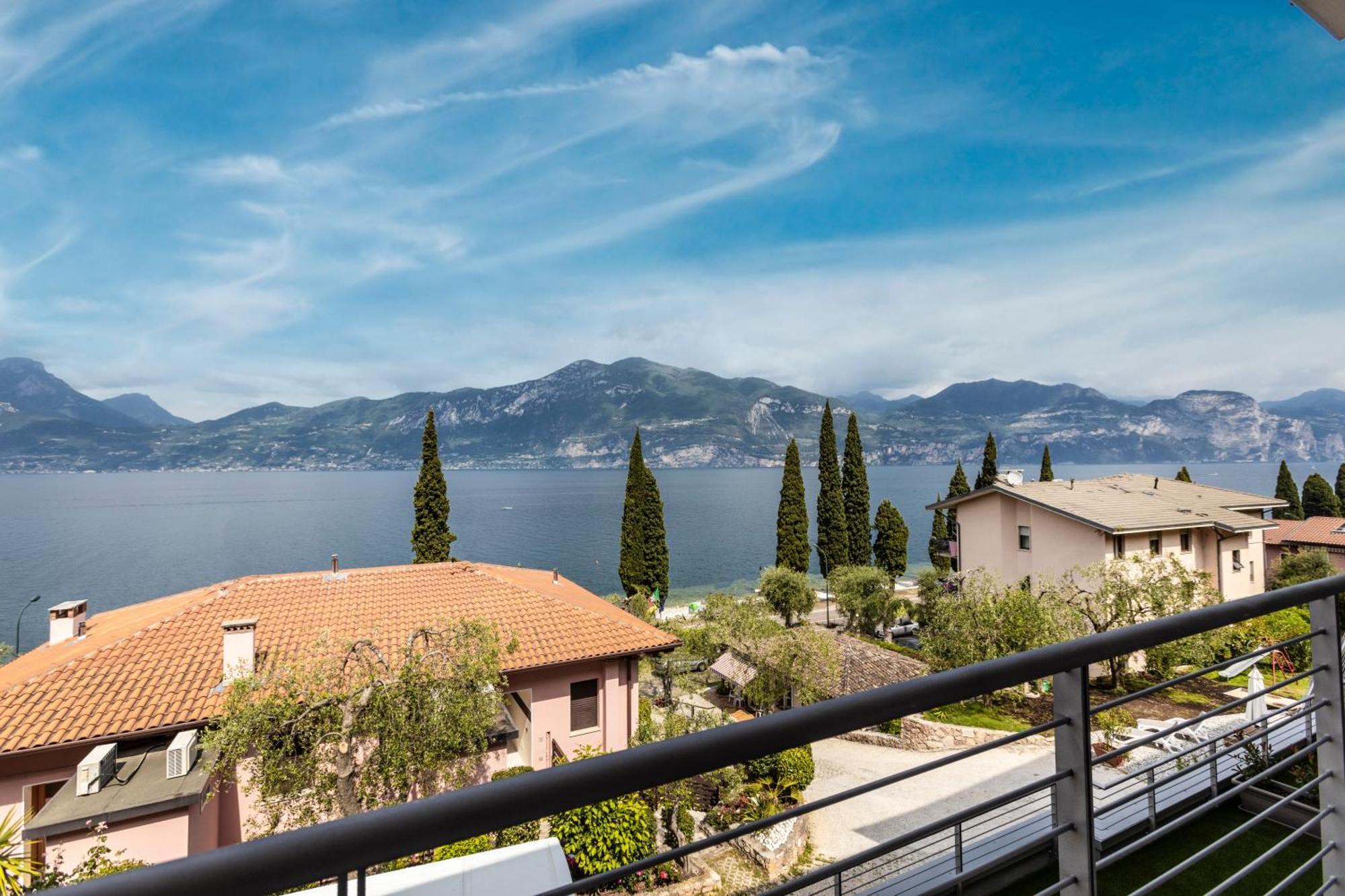 Residence Solei Classic & Plus Brenzone sul Garda Exteriör bild