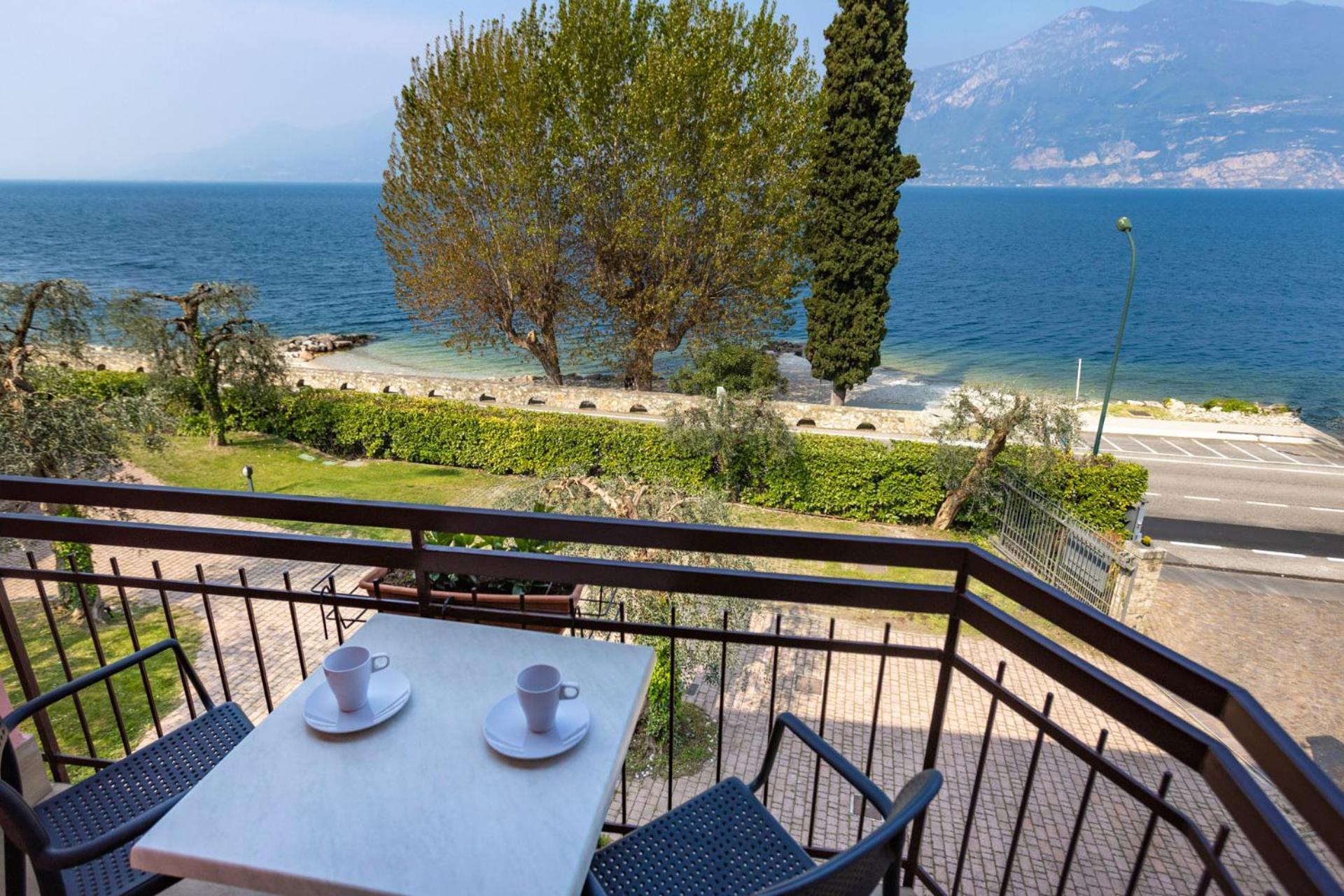 Residence Solei Classic & Plus Brenzone sul Garda Exteriör bild