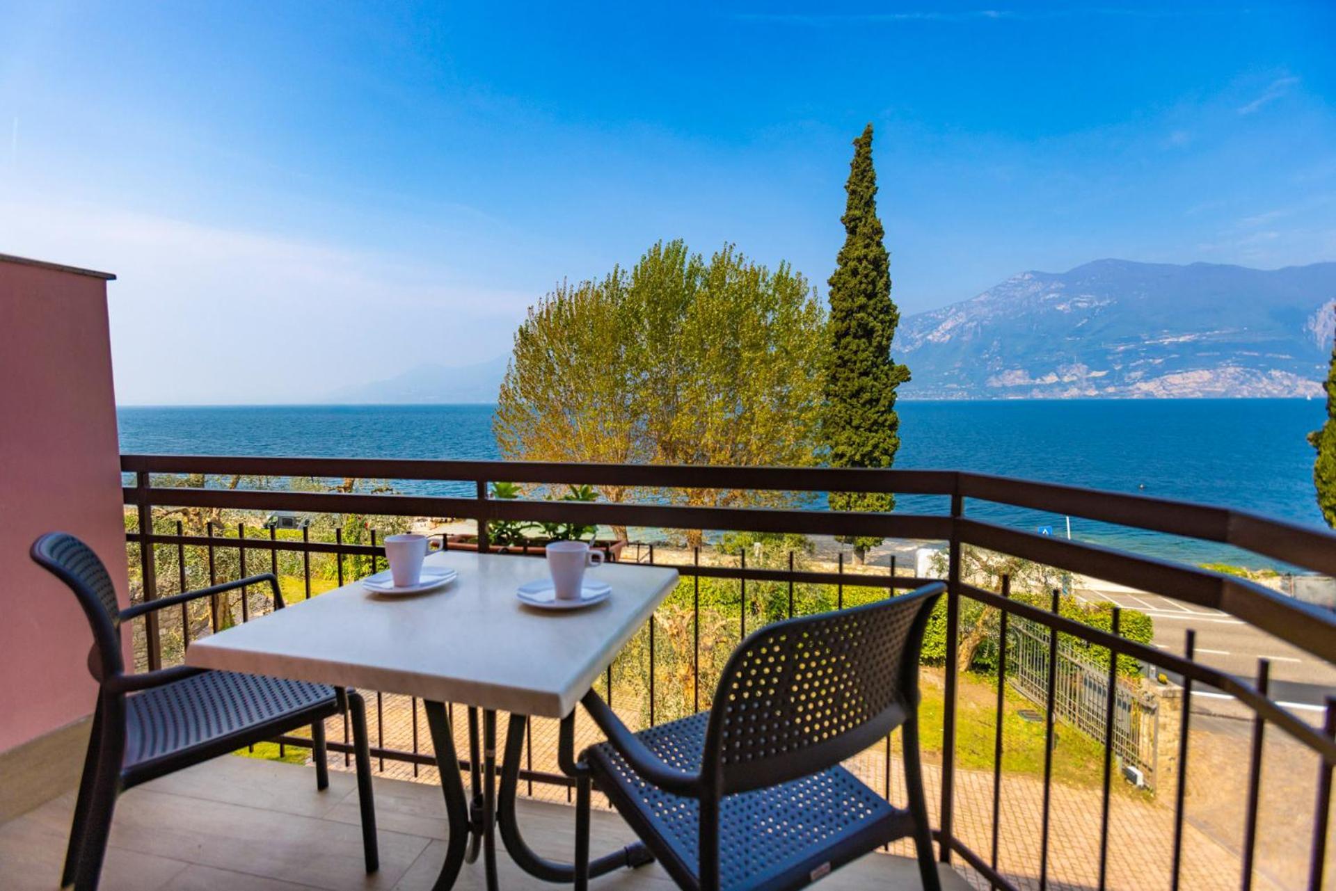 Residence Solei Classic & Plus Brenzone sul Garda Exteriör bild