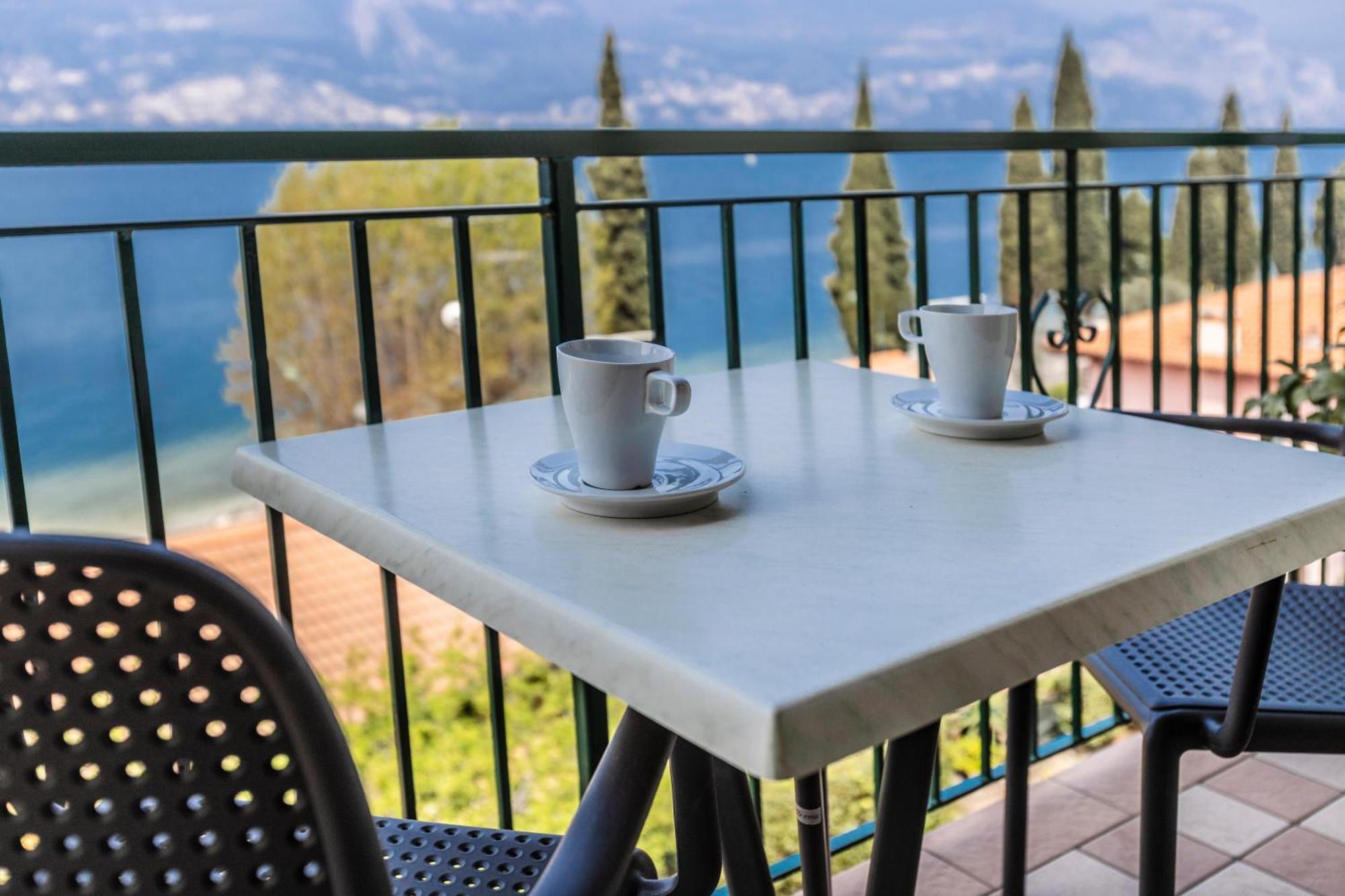 Residence Solei Classic & Plus Brenzone sul Garda Exteriör bild