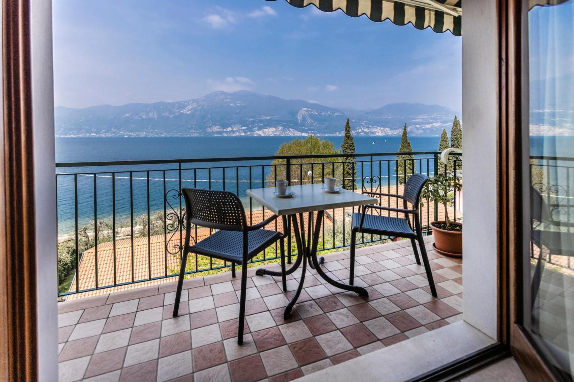 Residence Solei Classic & Plus Brenzone sul Garda Exteriör bild