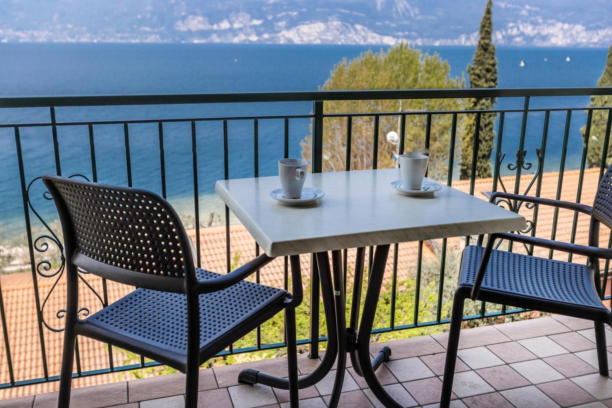Residence Solei Classic & Plus Brenzone sul Garda Exteriör bild